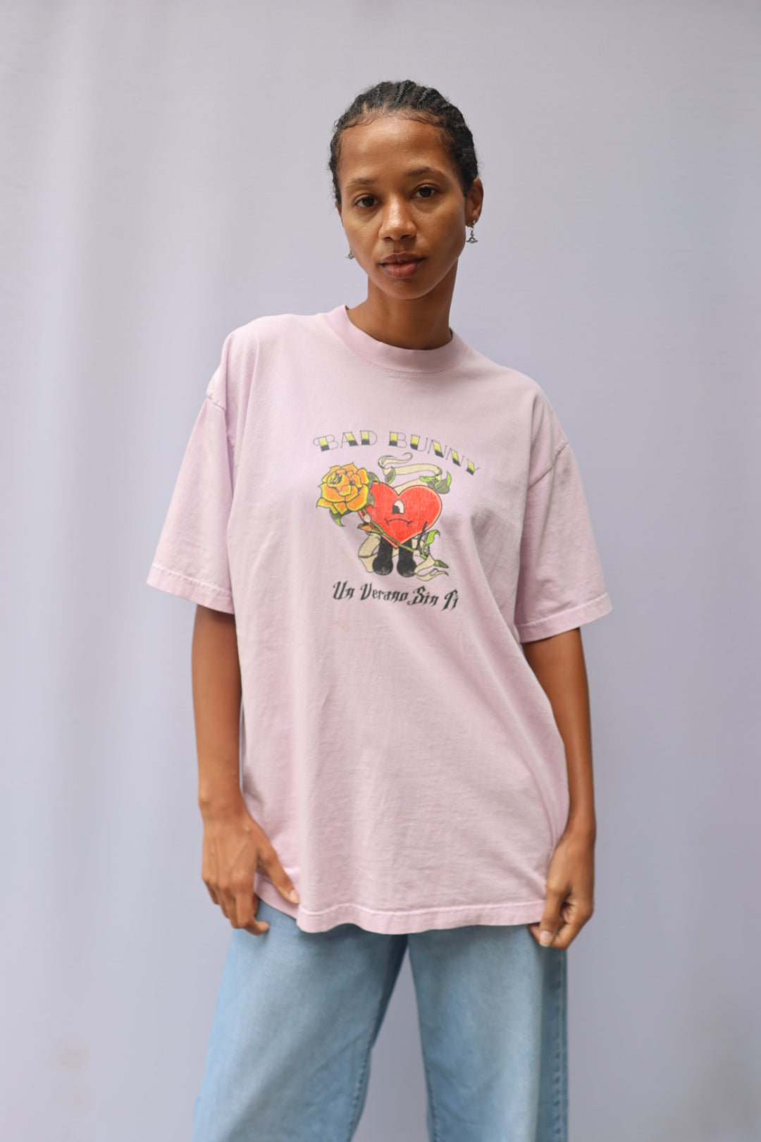 Bad Bunny 2022 Un Verano Sin Ti Tour T-shirt - Pink with Red Heart