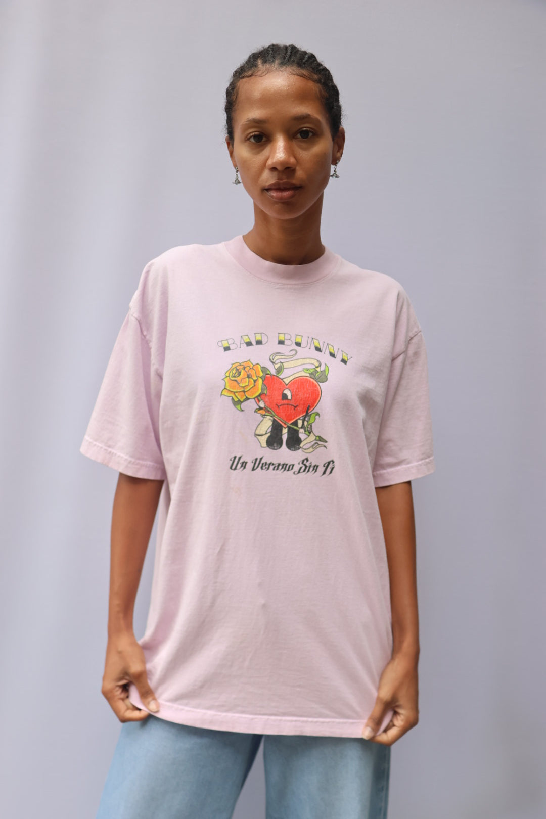 Bad Bunny 2022 Un Verano Sin Ti Tour T-shirt - Pink with Red Heart