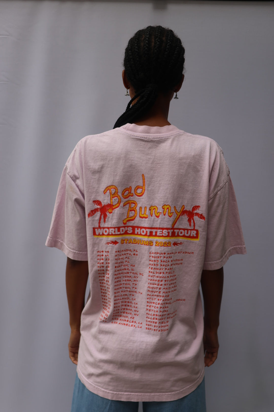Bad Bunny 2022 Un Verano Sin Ti Tour T-shirt - Pink with Red Heart